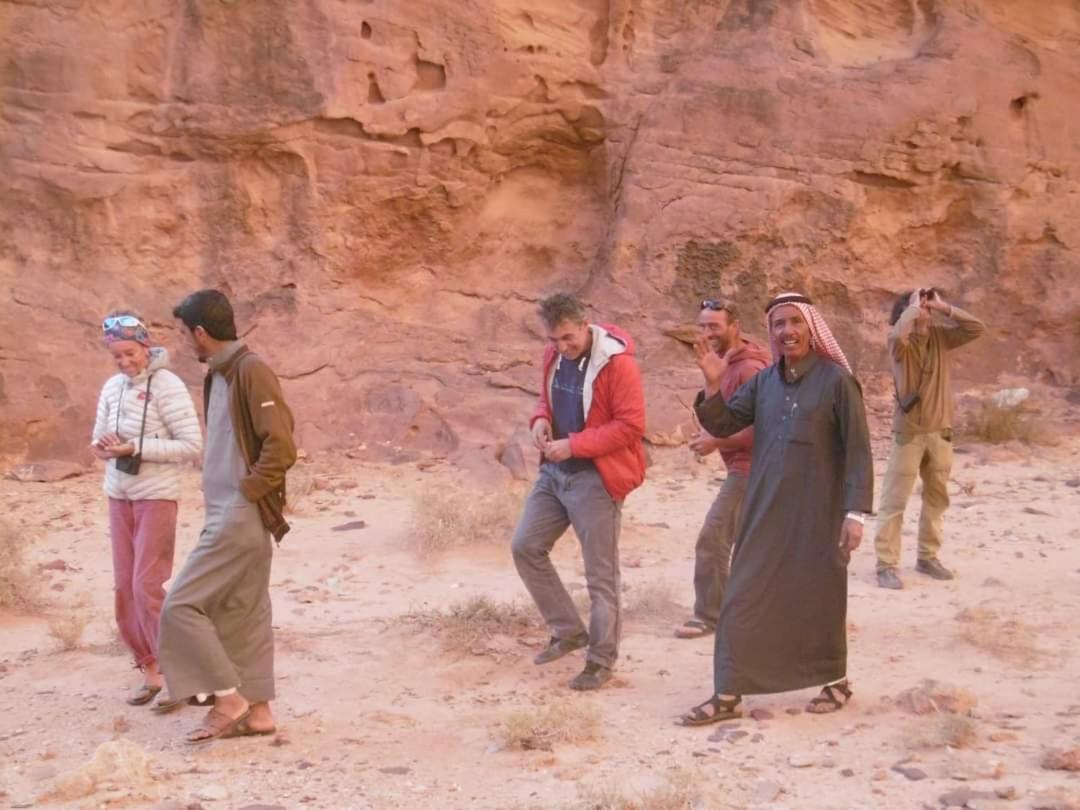 瓦迪拉姆 Bedouin Family Camp酒店 外观 照片